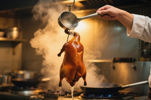 给烧腊表皮淋沸水