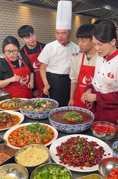 煌旗厨师教学员做出来的湘菜