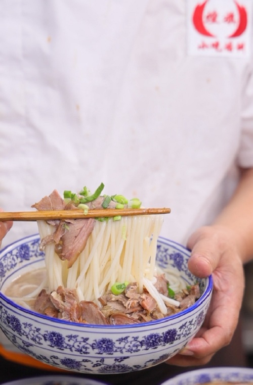煌旗厨师做的羊肉粉