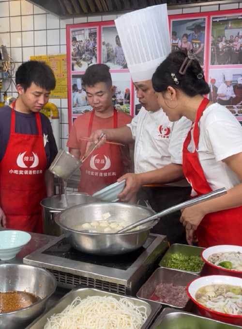 煌旗原味汤粉培训现场