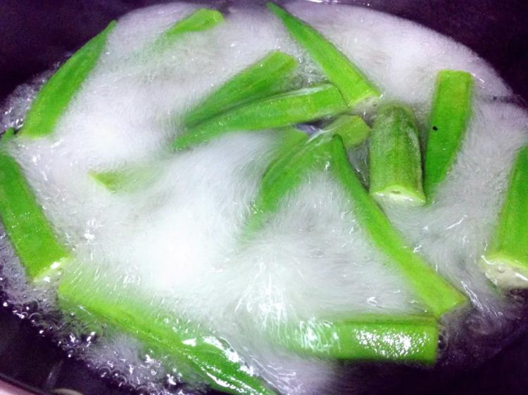 凉拌秋葵的做法步骤5